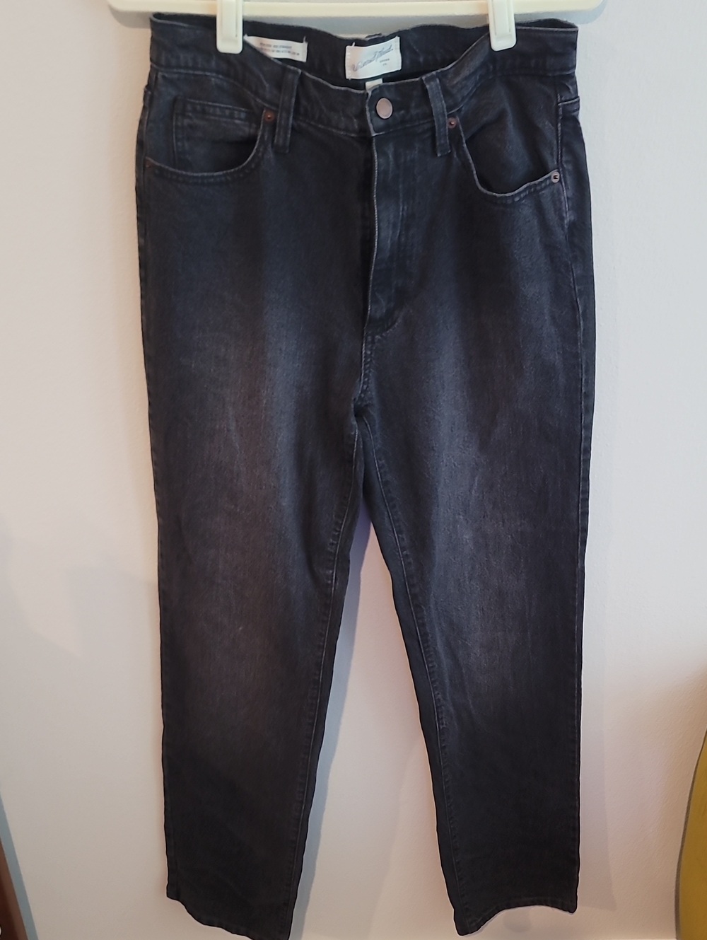 Universal Thread Women's Slim Straight Jeans in Black Wash